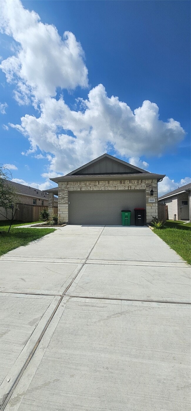 Building Photo - 29215 Farmhouse Ests Dr