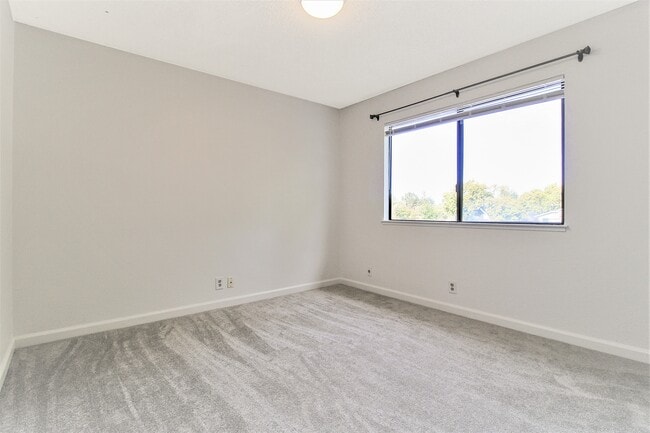 Building Photo - 765 San Antonio Rd