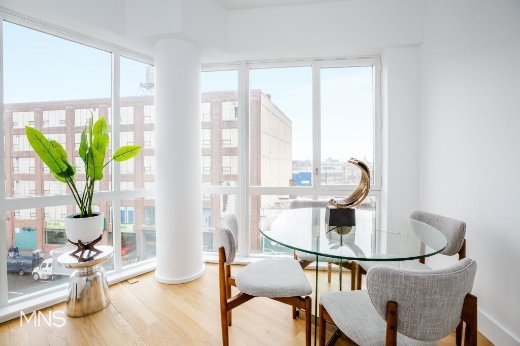 Foto principal - 21-37 37th St