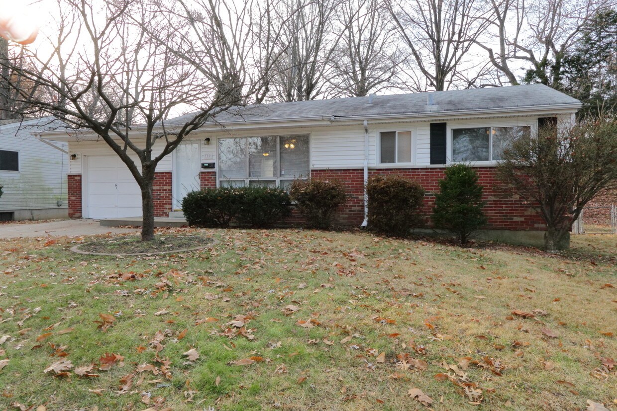 75 Clearview Dr, Florissant, MO 63033 House for Rent in Florissant
