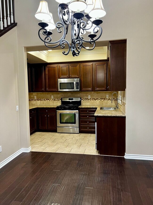 Building Photo - Stunning Home For Rent