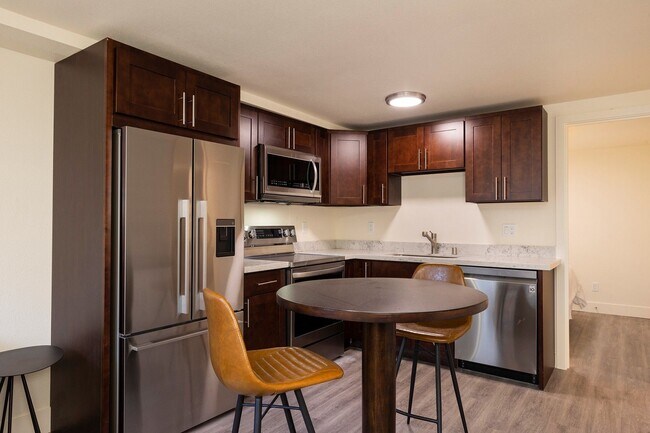 Foto del edificio - Ballard Gem! Updated Apartment w/ Parking, Bright Interiors & Steps to Dining + Parks