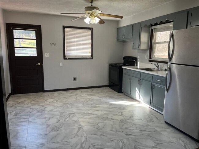 Foto del edificio - 102 Twin Creek Ln