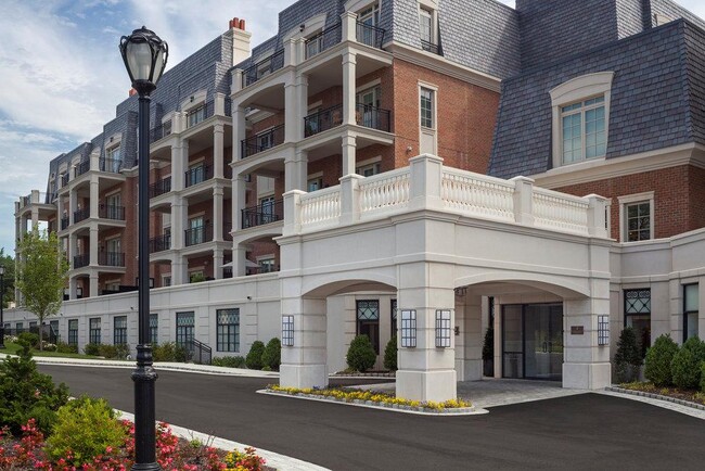 Building Photo - 6000 Royal Ct