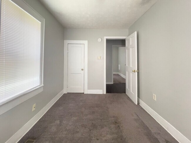 Foto del edificio - 1711 N Ball Ave