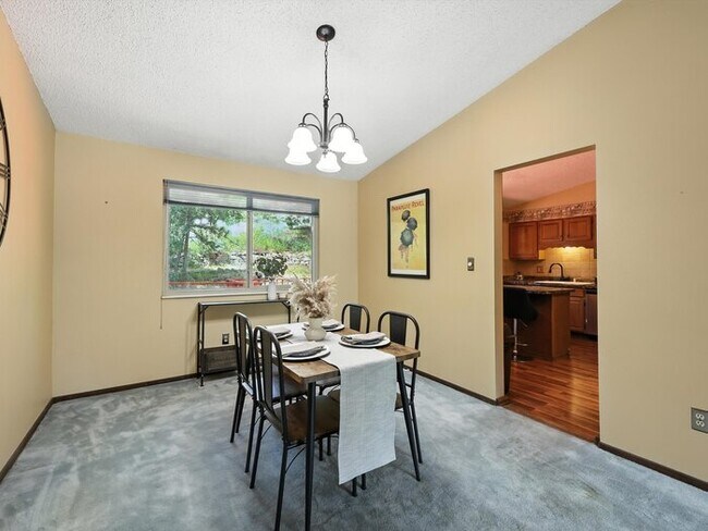 Foto del edificio - 6180 Garlock Way