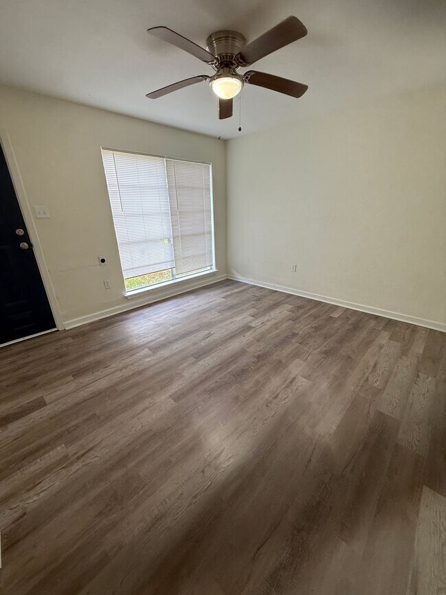 Foto del edificio - 9364 Randall Ave