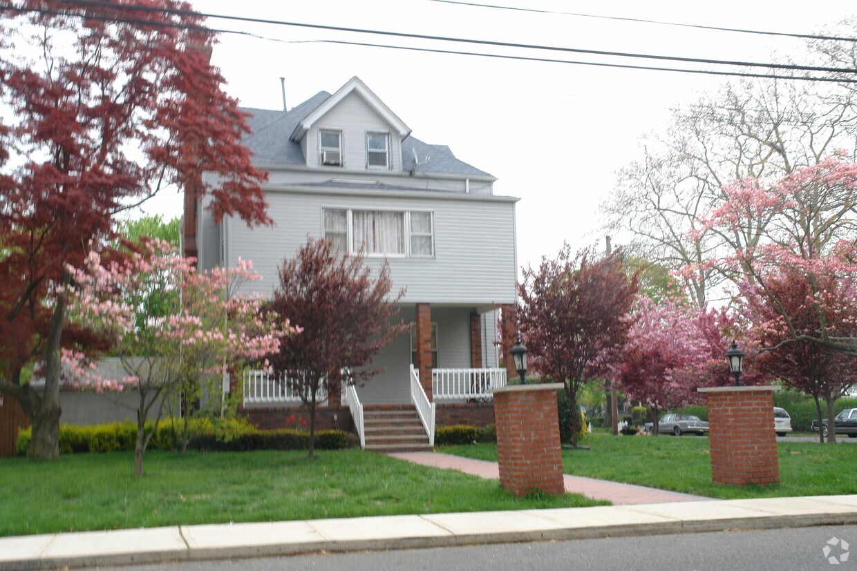 Primary Photo - 397 Sairs Ave