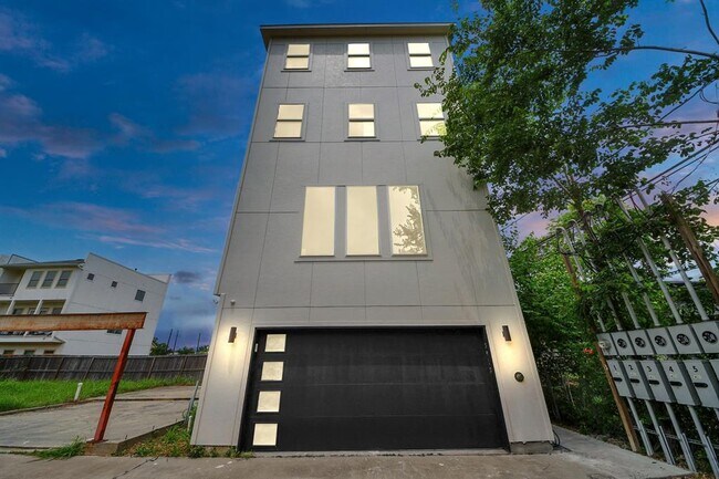 Foto del edificio - 3913 Griggs Rd