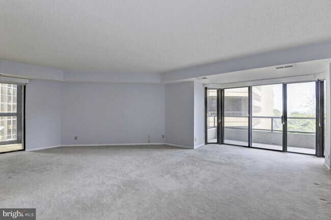 Foto del edificio - 1600 N Oak St