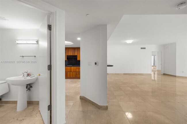 Foto del edificio - 9559 Collins Ave