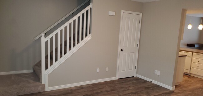 Living room - 459 Pheasant Ridge Dr