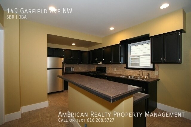 Foto del edificio - 149 Garfield Ave NW