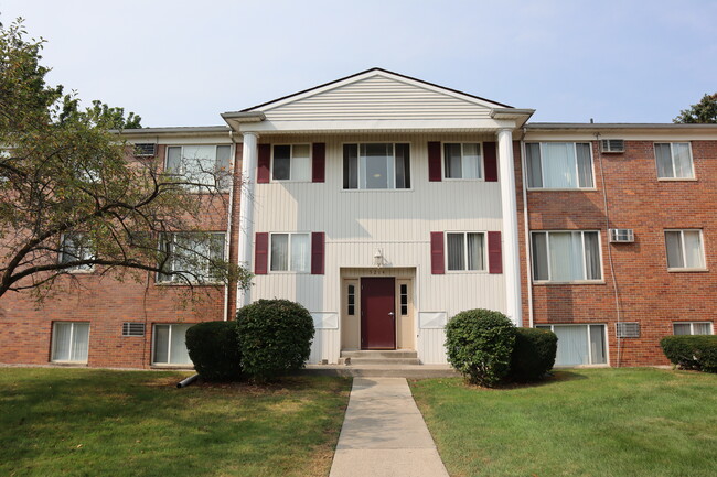 Building Photo - Riverbend Apartments