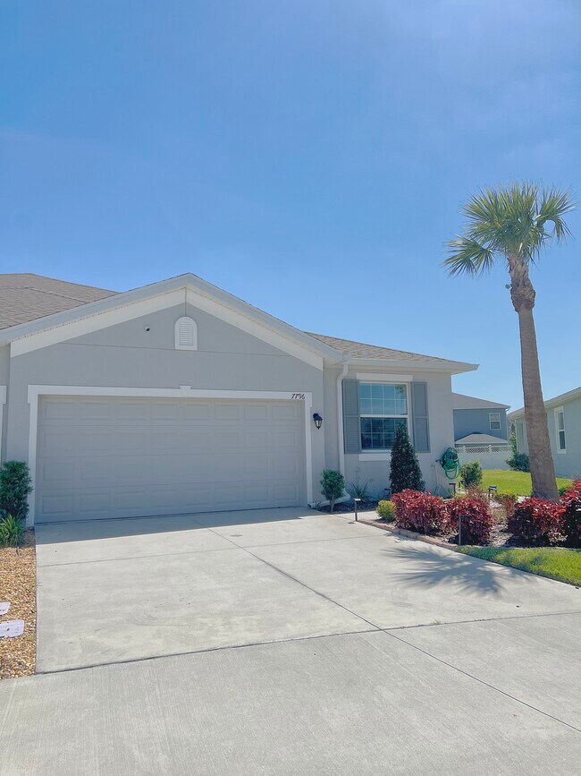 Front of house - 7796 Stonebrook Cir
