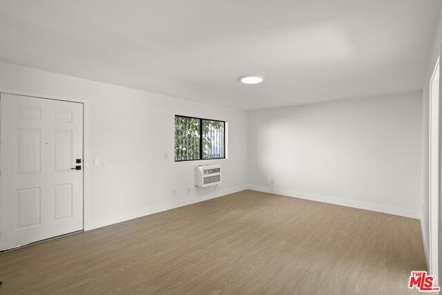Building Photo - 980 White Knoll Dr