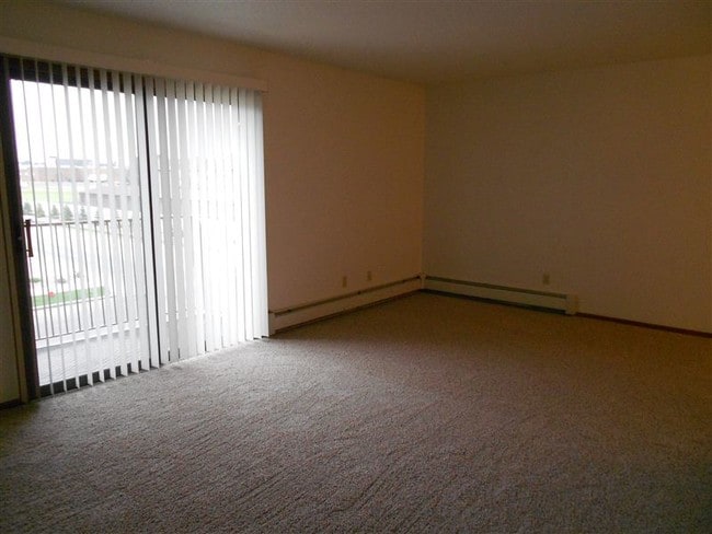 Building Photo - 2 br, 1 bath  - 2738 Gateway Ave #2
