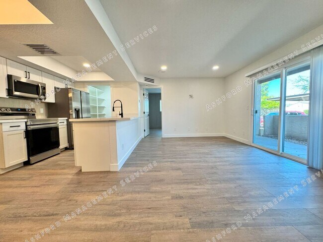 Building Photo - 520 N Stapley Dr
