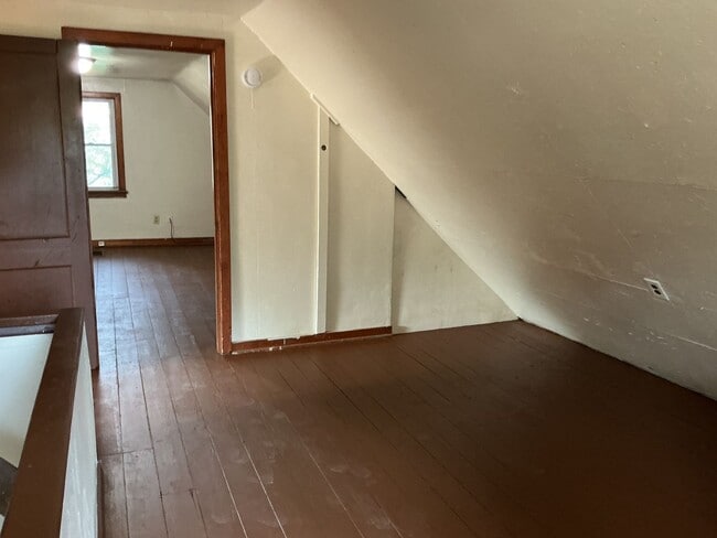 Building Photo - 4 Bedroom Single Family Home