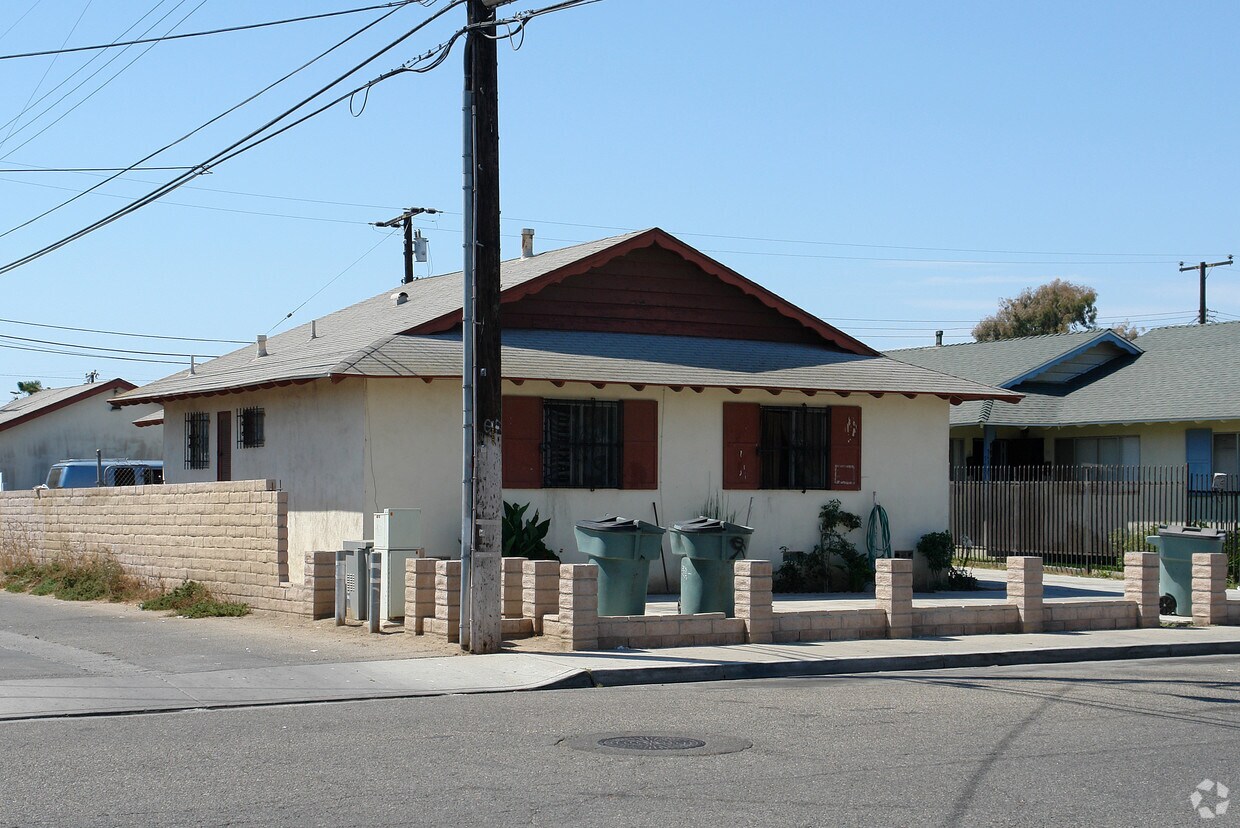 Building Photo - 5441-5443 Roland Way