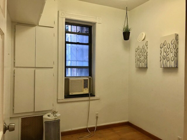 Building Photo - 11 Mott St
