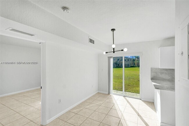 Foto del edificio - 3398 NE 9th Dr