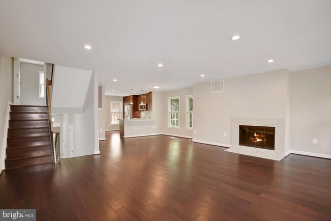 Building Photo - 6923 Mclean Park Manor Ct