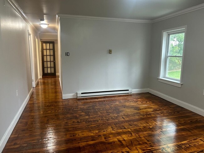 Foto del edificio - Newly Renovated Apt For Rent - Attached St...