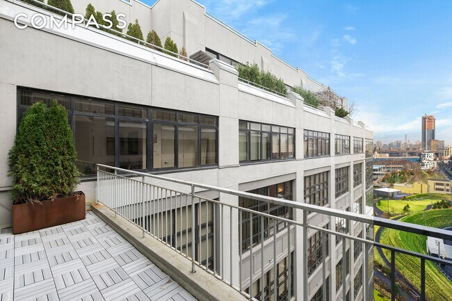 Building Photo - Enormous ~1,285 s/f, designer condo Loft apt @OBBP 1 bedroom, 2 bathrooms + ~112 s/f terrace with...