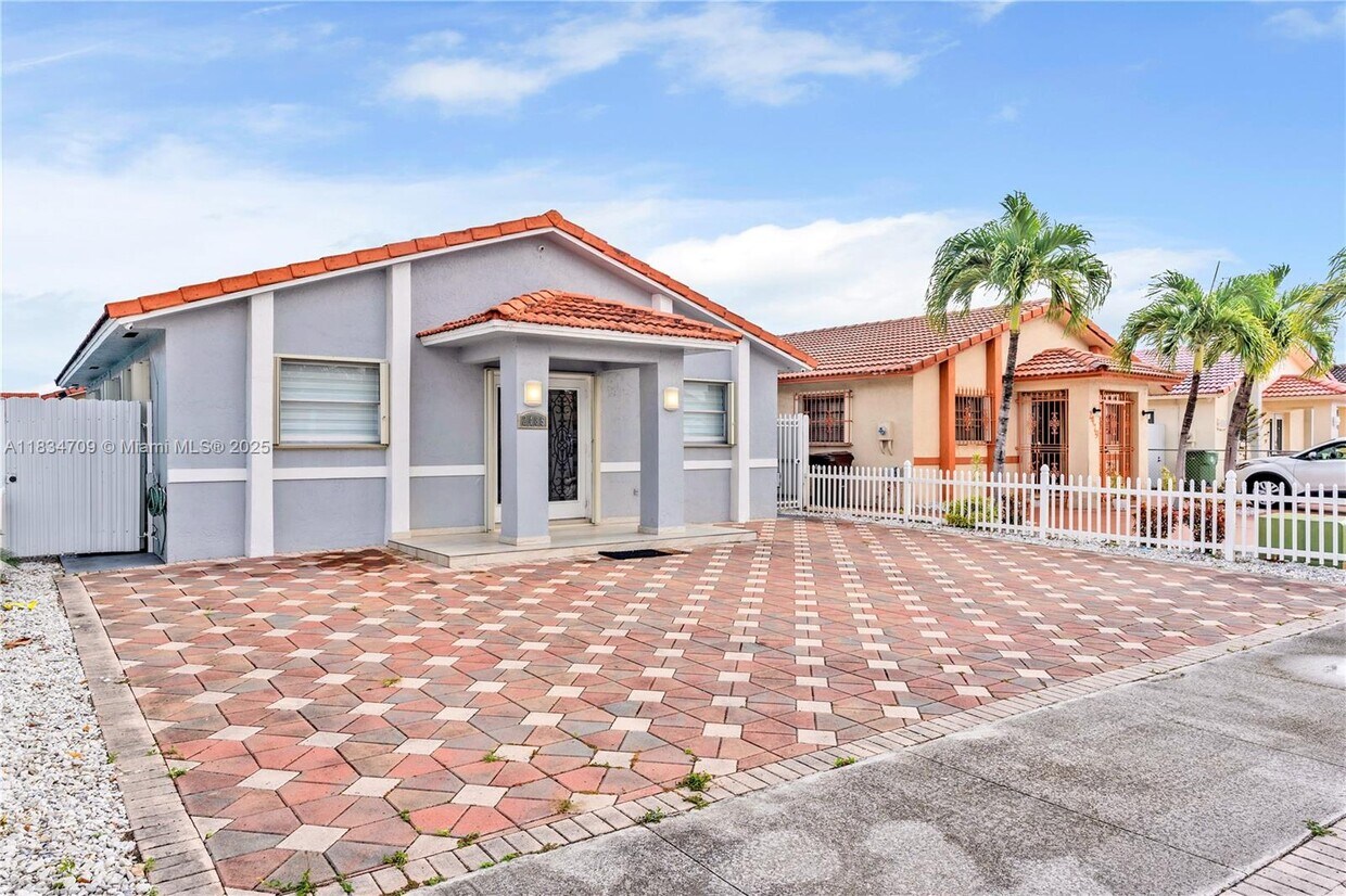 Primary Photo - 2485 W 71st Pl