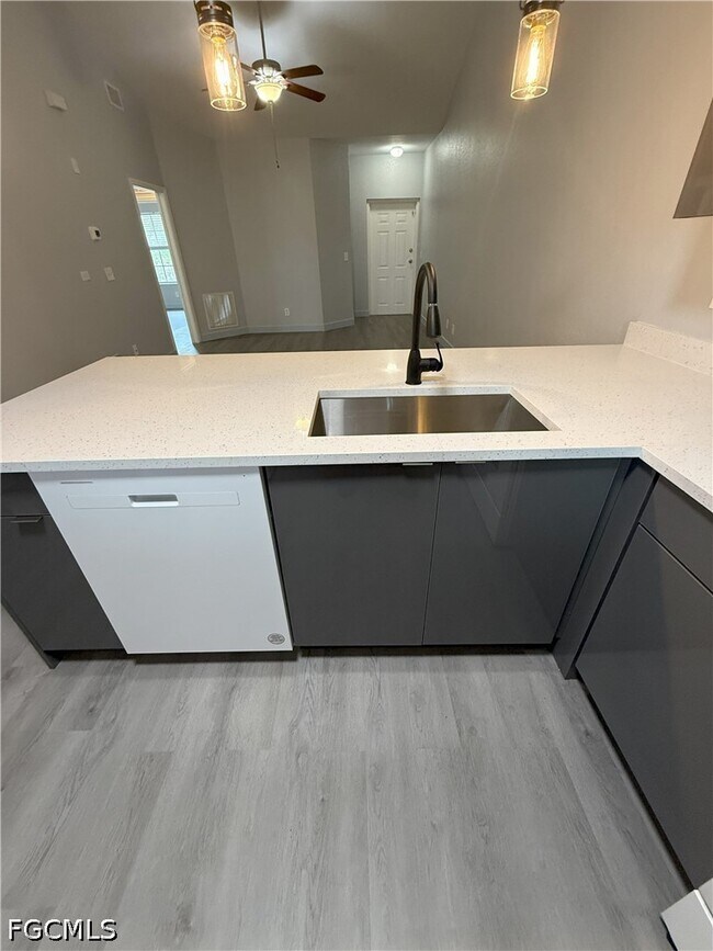 Foto del edificio - 8424 Bernwood Cove Loop