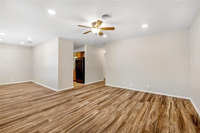 Foto del edificio - 1511 Casey Ln