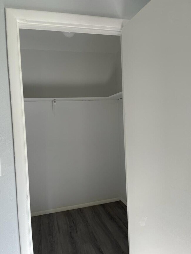 Building Photo - 1540 Brooke Park Dr