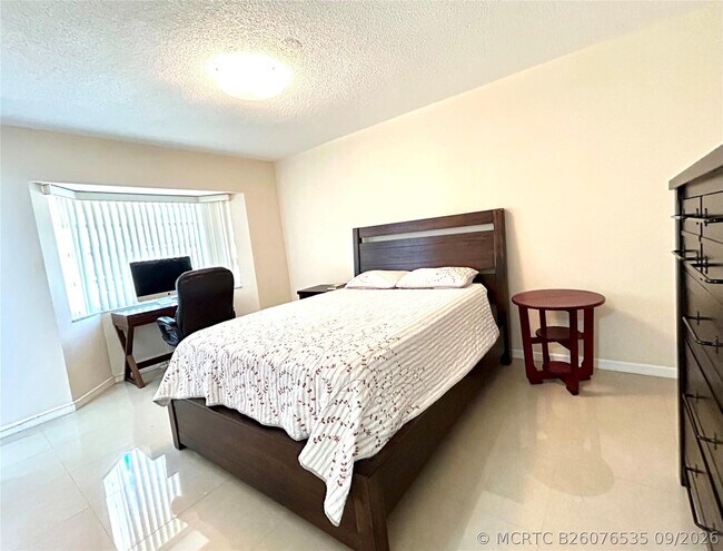 Foto del edificio - 424 N Riverside Dr
