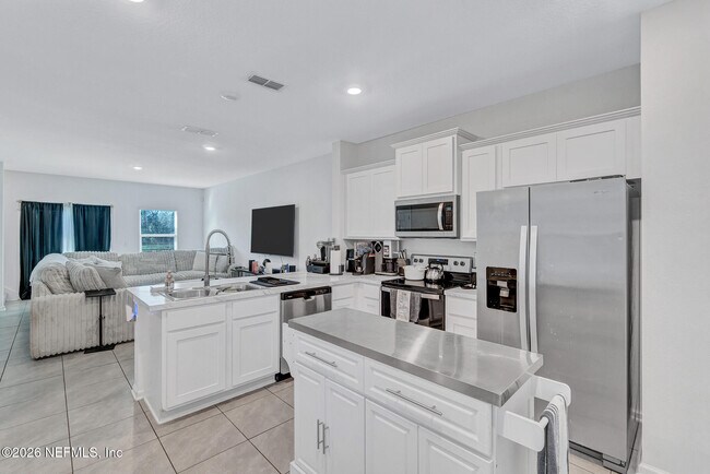 Building Photo - 9008 Gifford Dr