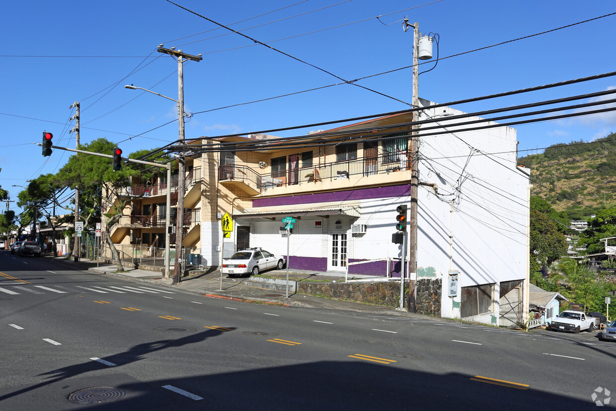 Primary Photo - 2416 Kalihi St