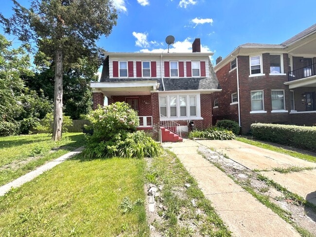 Building Photo - 2047 Seward St