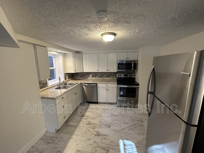 1300 Windsor Ave Unit Apt B, Bristol, TN 37620 Condo for Rent in Bristol, TN