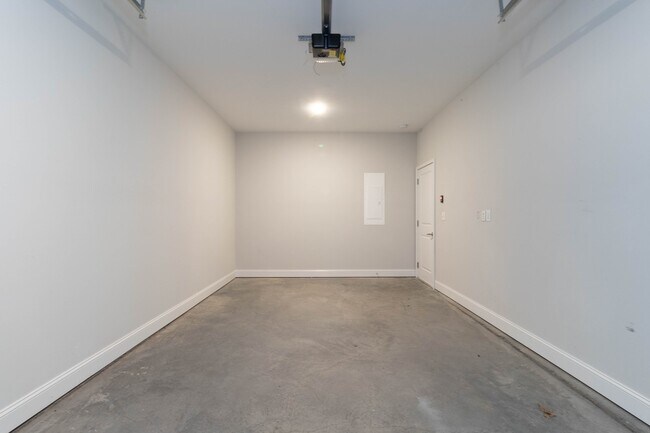 Foto del edificio - 4839 Lake Ln