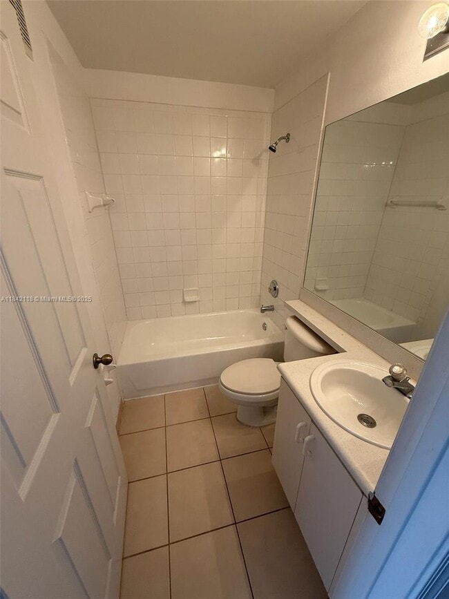 Building Photo - 6815 Sienna Club Dr