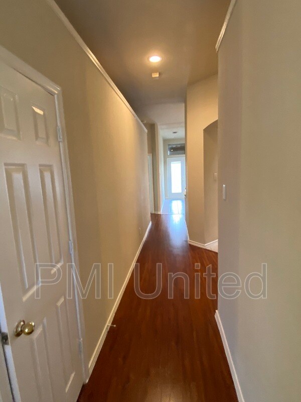 Building Photo - 5408 Ridge View Dr