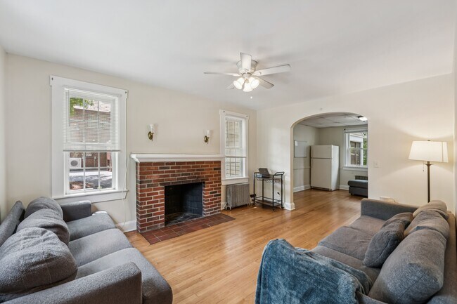 Foto del edificio - 7504 Hopkins Ave