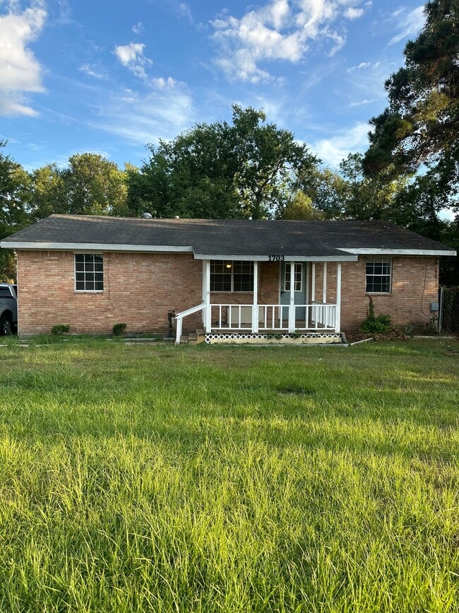 Building Photo - 1703 Orval Rd