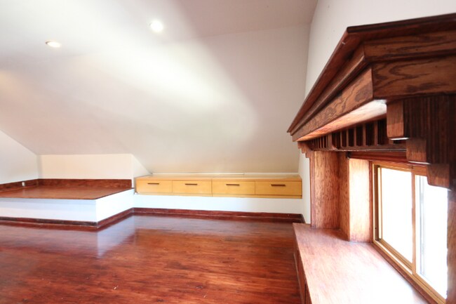 Building Photo - 1827 S Racine Ave