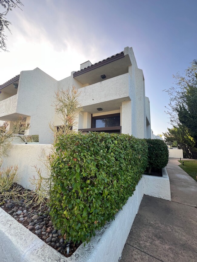 Building Photo - 6818 Caminito del Greco