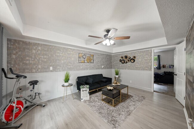 Foto del edificio - 3 Bedroom Townhome With Fenced Yard and 1 Car Garage