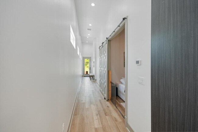 Foto del edificio - 2307 Lake Hall Rd