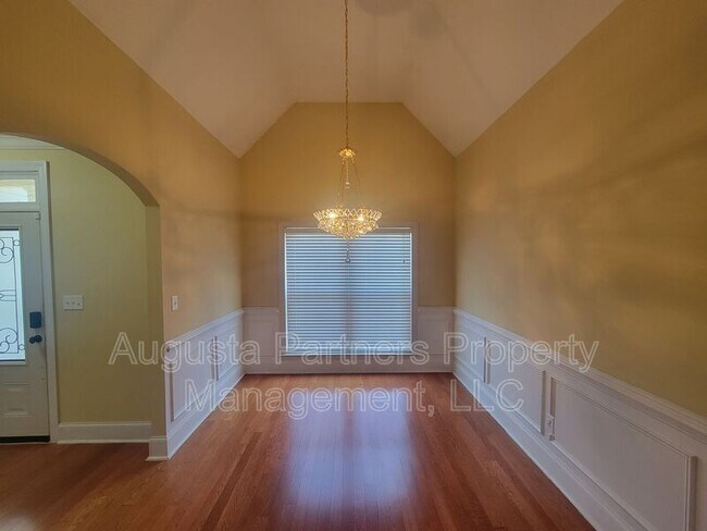 Building Photo - 1010 Barrett Dr