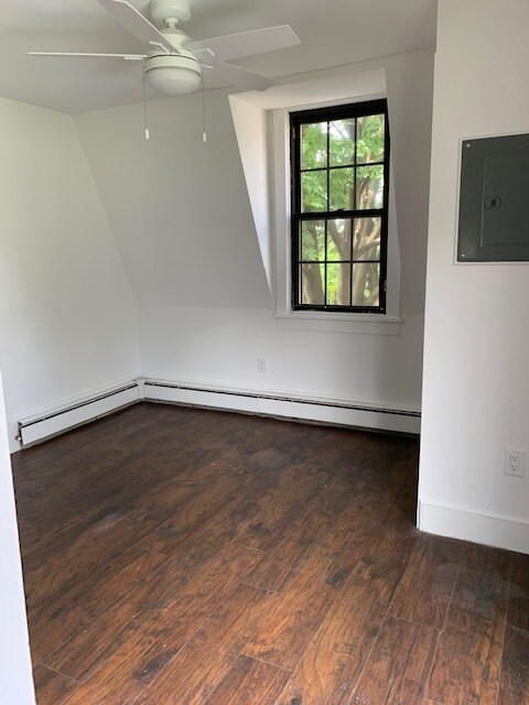 Studio - 43 S Lawn Ave