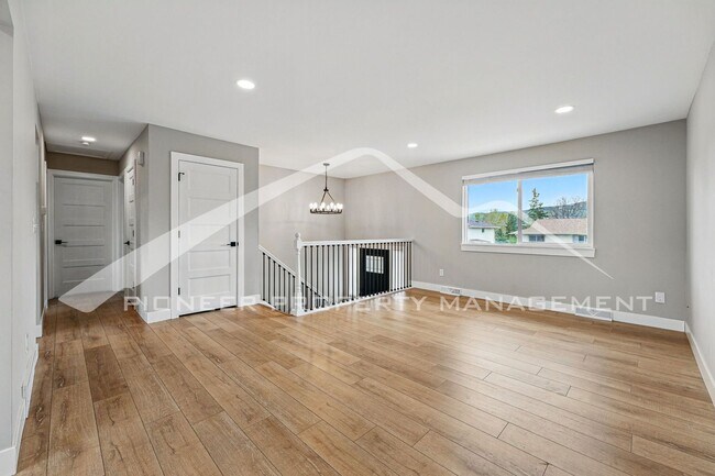 Foto del edificio - Spacious Duplex with Washer/Dryer and Cent...